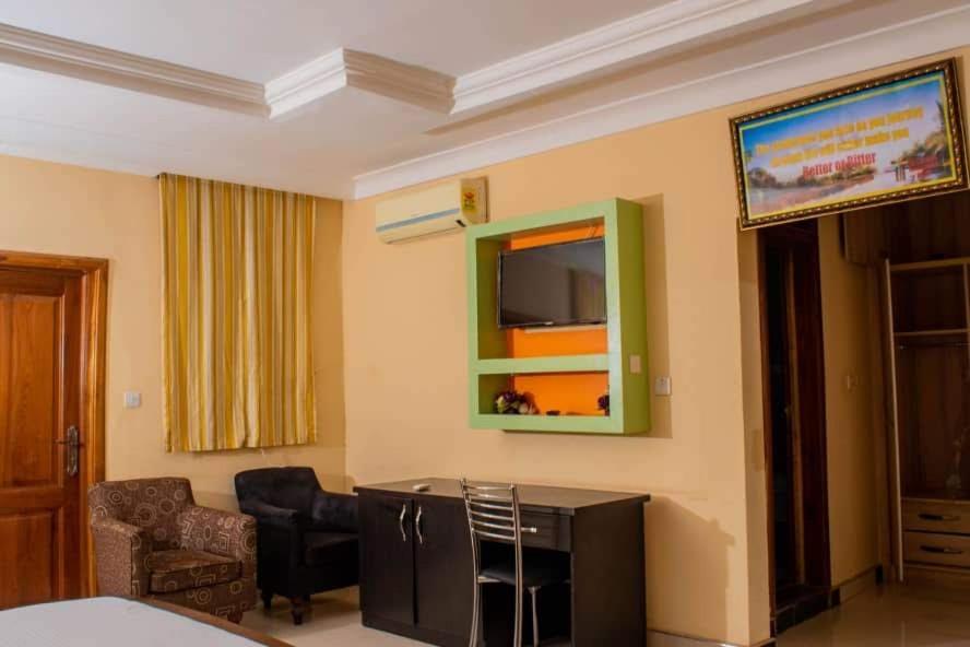 Dc Ambassadors Hotel Dawhwenya エクステリア 写真