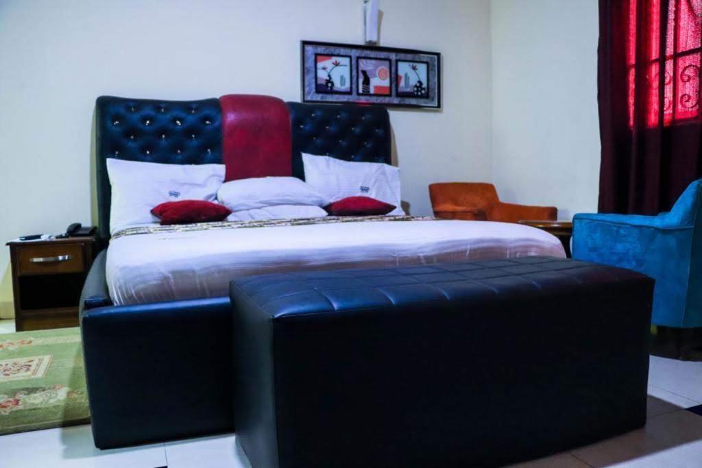 Dc Ambassadors Hotel Dawhwenya エクステリア 写真