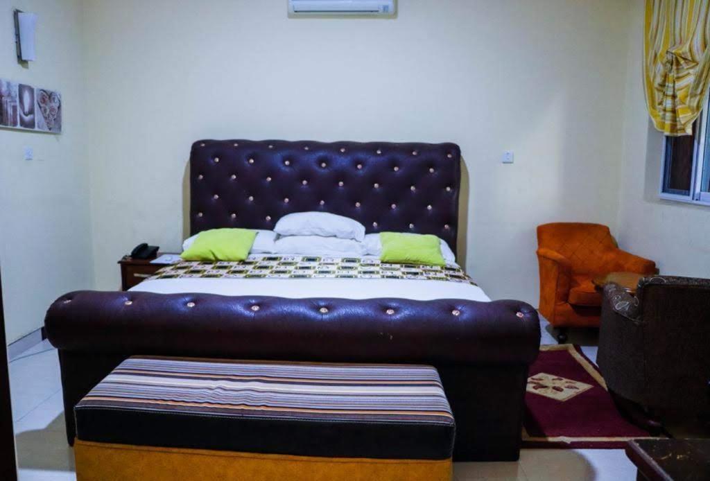 Dc Ambassadors Hotel Dawhwenya エクステリア 写真