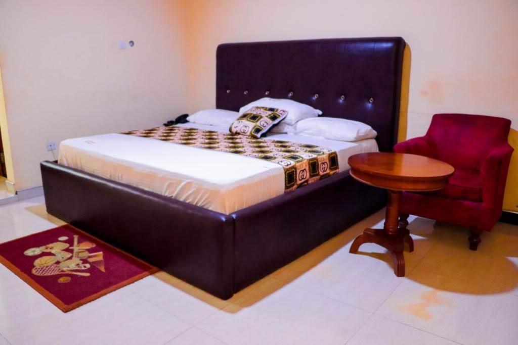 Dc Ambassadors Hotel Dawhwenya エクステリア 写真